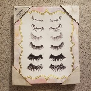 Embellished Eyelash Canvas Decor
